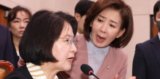 추미애, 3차 대전 상대는 나경원?…이번엔 얼마나 띄울까