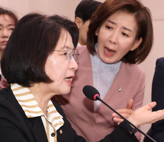 추미애, 3차 대전 상대는 나경원?…이번엔 얼마나 띄울까