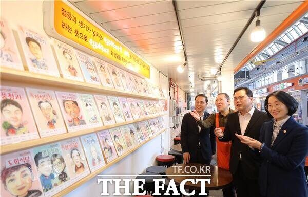 대전사회혁신센터, 캐리커쳐로 신도꼼지락시장에 활력 충전…상인 캐리커쳐 전시회 : 네이트 뉴스