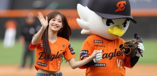 ‘오렌지 승리 요정’ 츄, 또또또또 대전 찾는다! 9일 LG전 시구·애국가 제창 : 네이트 스포츠