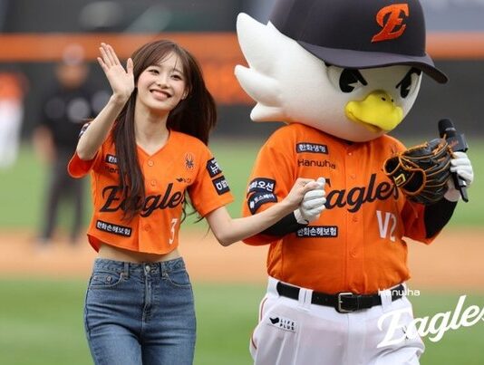 ‘오렌지 승리 요정’ 츄, 또또또또 대전 찾는다! 9일 LG전 시구·애국가 제창 : 네이트 스포츠