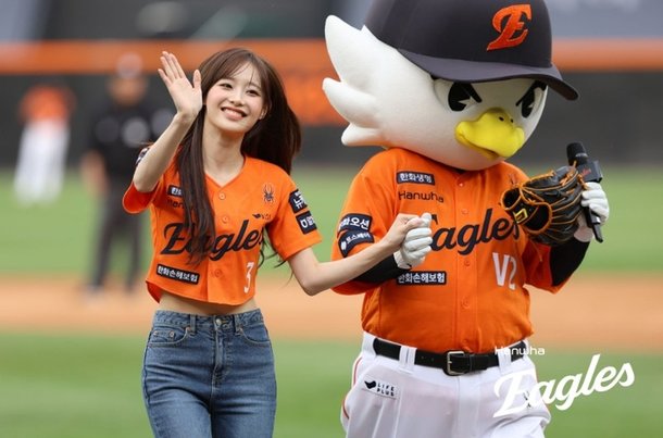 '오렌지 승리 요정' 츄, 또또또또 대전 찾는다! 9일 LG전 시구·애국가 제창